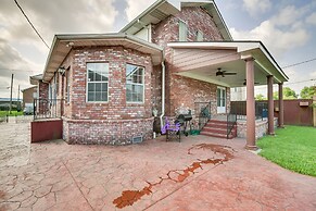 4 Mi to Bourbon St: Spacious Retreat w/ Wet Bar!