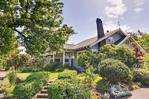 Walk to Williams District: Home w/ Hot Tub & Patio