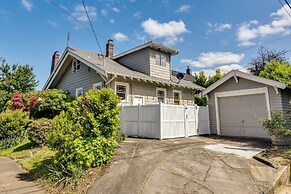 Walk to Williams District: Home w/ Hot Tub & Patio