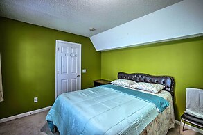 Spacious Acworth Home w/ Deck ~ 1 Mi to Lake