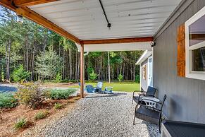 Cozy Clarkesville Getaway w/ Fire Pit!