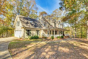Lakefront Hartwell Retreat w/ Gas Grill & Deck!