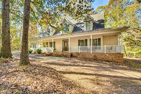 Lakefront Hartwell Retreat w/ Gas Grill & Deck!