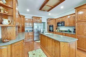 Lakefront Hartwell Retreat w/ Gas Grill & Deck!