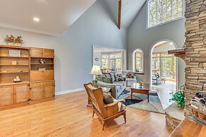 Lakefront Hartwell Retreat w/ Gas Grill & Deck!
