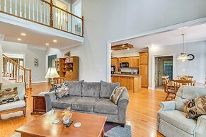 Lakefront Hartwell Retreat w/ Gas Grill & Deck!