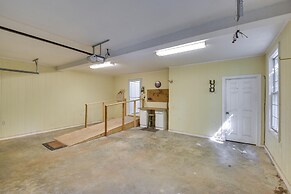 Lakefront Hartwell Retreat w/ Gas Grill & Deck!