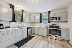 Macon Cottage w/ Porch - 2 Mi to Downtown!
