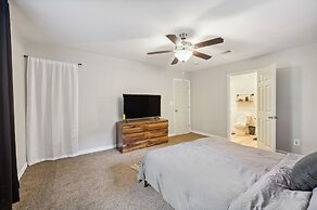 Macon Cottage w/ Porch - 2 Mi to Downtown!