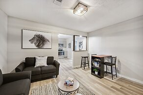 Macon Cottage w/ Porch - 2 Mi to Downtown!