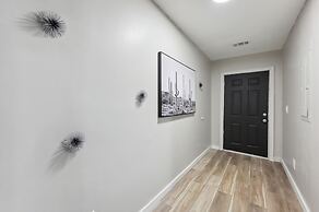 Macon Cottage w/ Porch - 2 Mi to Downtown!