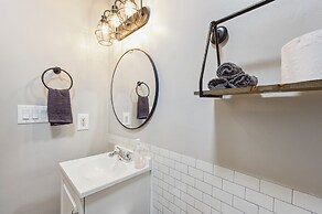 Macon Cottage w/ Porch - 2 Mi to Downtown!