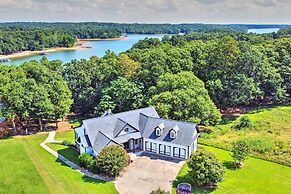 Upscale Family Home w/ Dock on Lake Hartwell!