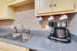 Cozy Georgia Abode w/ Patio & Grill, Near Golfing!