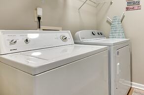 Cozy Georgia Abode w/ Patio & Grill, Near Golfing!