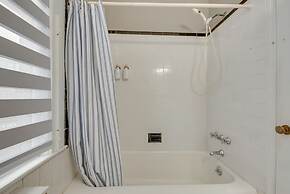 Cozy + Modern Norcross Hideaway w/ Covered Porches