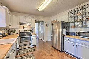 Charming Getaway w/ Grill: 2 Mi to Newnan Square!