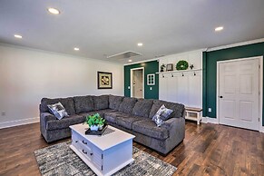 Charming Getaway w/ Grill: 2 Mi to Newnan Square!