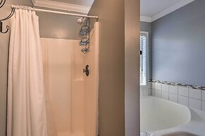 Charming Getaway w/ Grill: 2 Mi to Newnan Square!