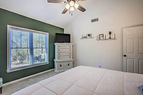 Charming Getaway w/ Grill: 2 Mi to Newnan Square!