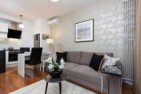 Royal Mennica Residence LUX by Renters