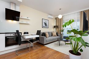 Royal Mennica Residence LUX by Renters