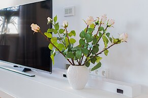 LUX Warsaw Apartment by Renters