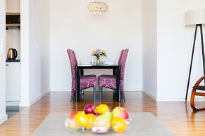 LUX Warsaw Apartment by Renters