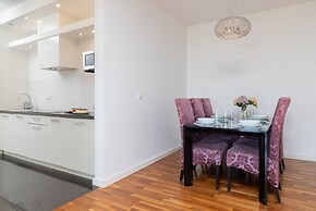 LUX Warsaw Apartment by Renters