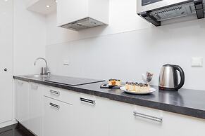 LUX Warsaw Apartment by Renters