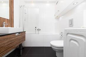 LUX Warsaw Apartment by Renters