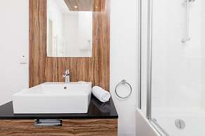 LUX Warsaw Apartment by Renters
