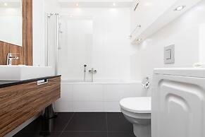 LUX Warsaw Apartment by Renters