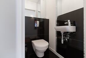 LUX Warsaw Apartment by Renters