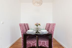 LUX Warsaw Apartment by Renters