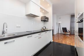 LUX Warsaw Apartment by Renters