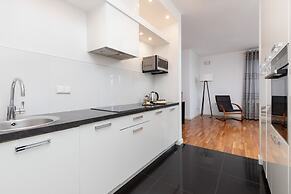 LUX Warsaw Apartment by Renters
