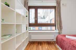 LUX Warsaw Apartment by Renters