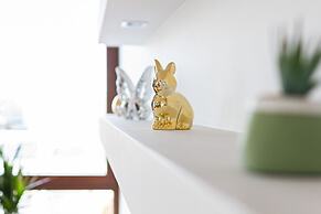 LUX Warsaw Apartment by Renters