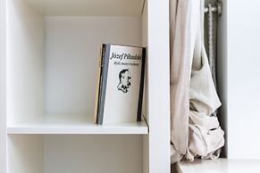 LUX Warsaw Apartment by Renters