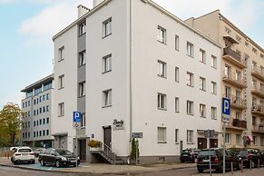 Elegant & Homely Apartment by Renters