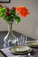 Elegant & Homely Apartment by Renters