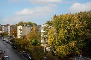 Elegant & Homely Apartment by Renters