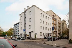 Elegant & Homely Apartment by Renters