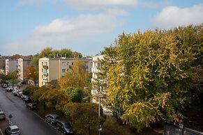 Elegant & Homely Apartment by Renters
