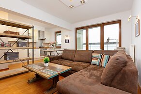 Broniwoja Apartment by Renters