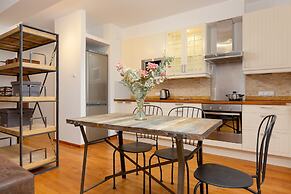 Broniwoja Apartment by Renters