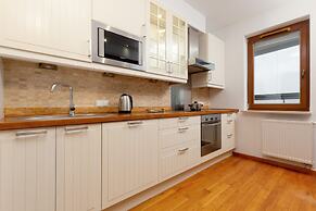 Broniwoja Apartment by Renters