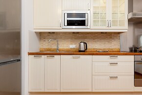 Broniwoja Apartment by Renters