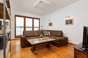 Broniwoja Apartment by Renters